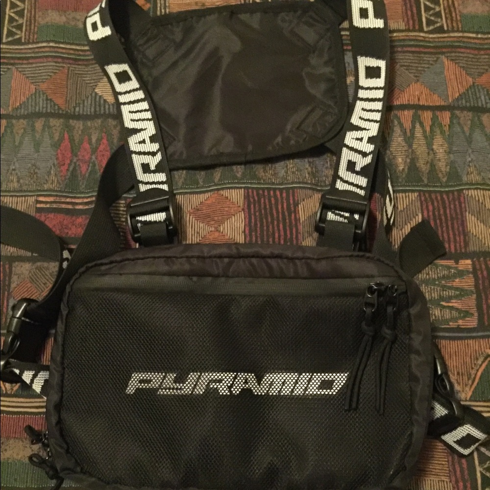 Black pyramid Utility bag